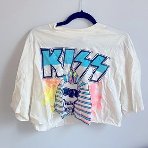 vibrant crop graphic tee